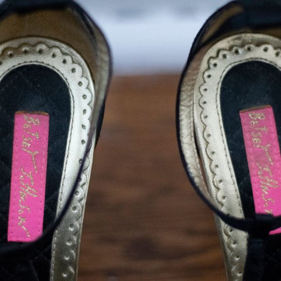 Betsey Johnson Black and Gold 90s Heel - Picture 4 of 5